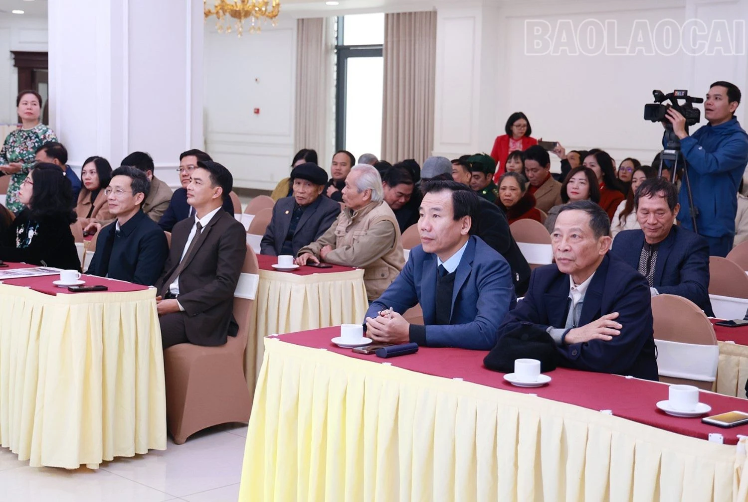 các đại biểu dự gặp mặt 2.jpg