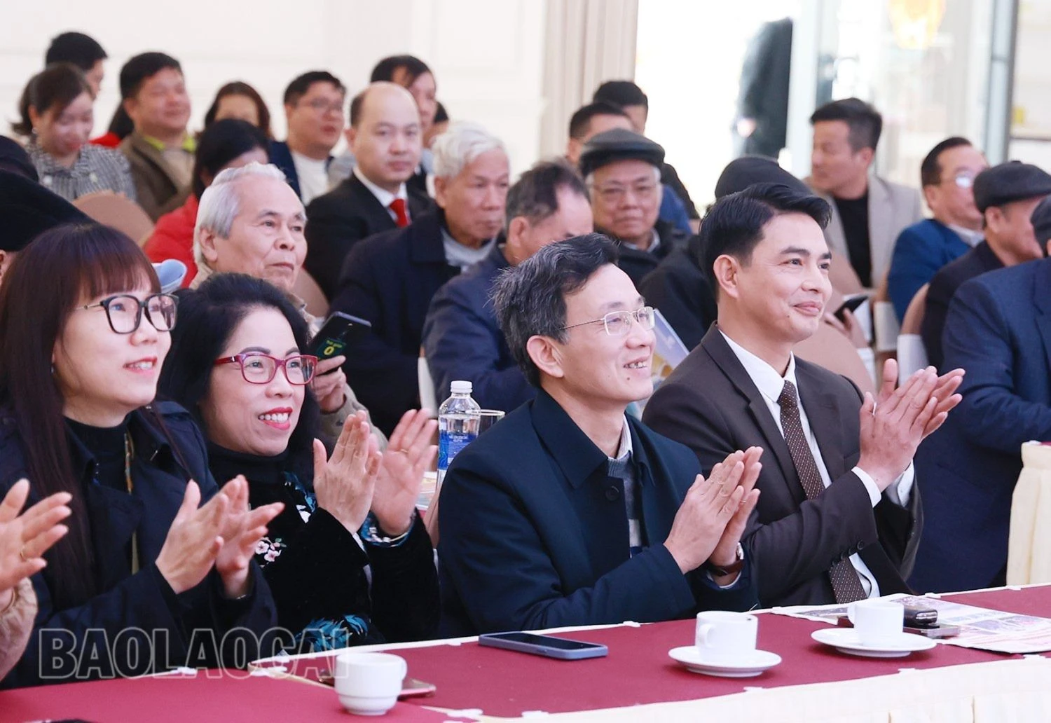 các đại biểu dự gặp mặt.jpg