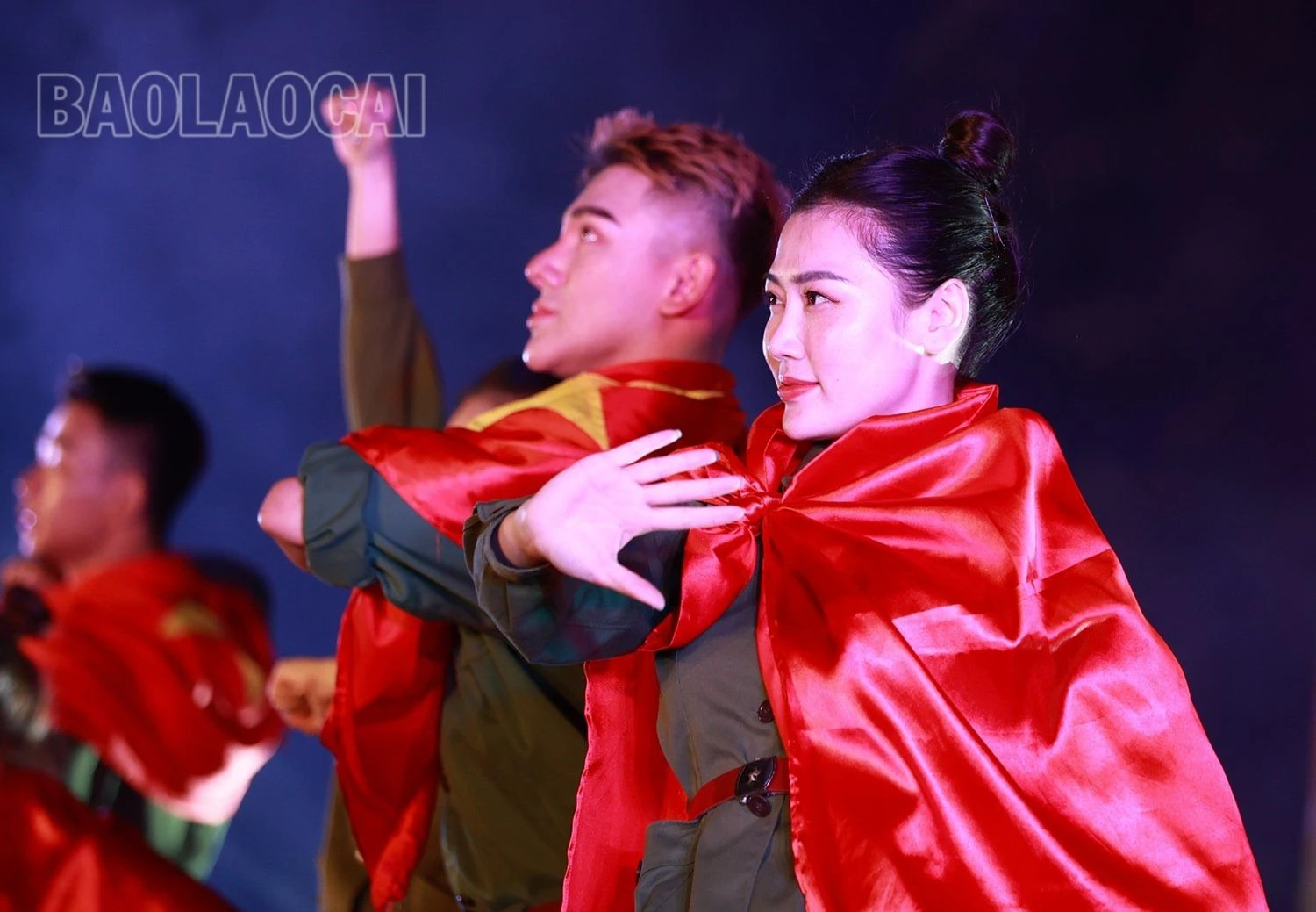 Các tiết mục được biểu diễn có nội dung ca ngợi tinh thần yêu nước, chủ nghĩa anh hùng cách mạng.