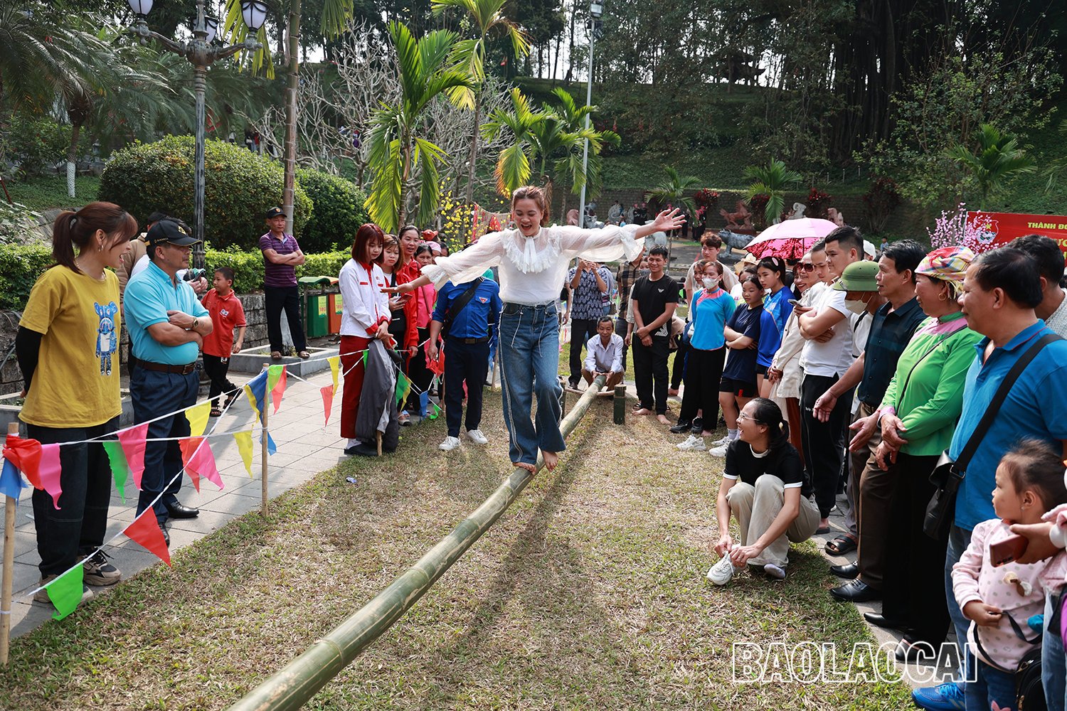 đi cầu thăng bằng.jpg