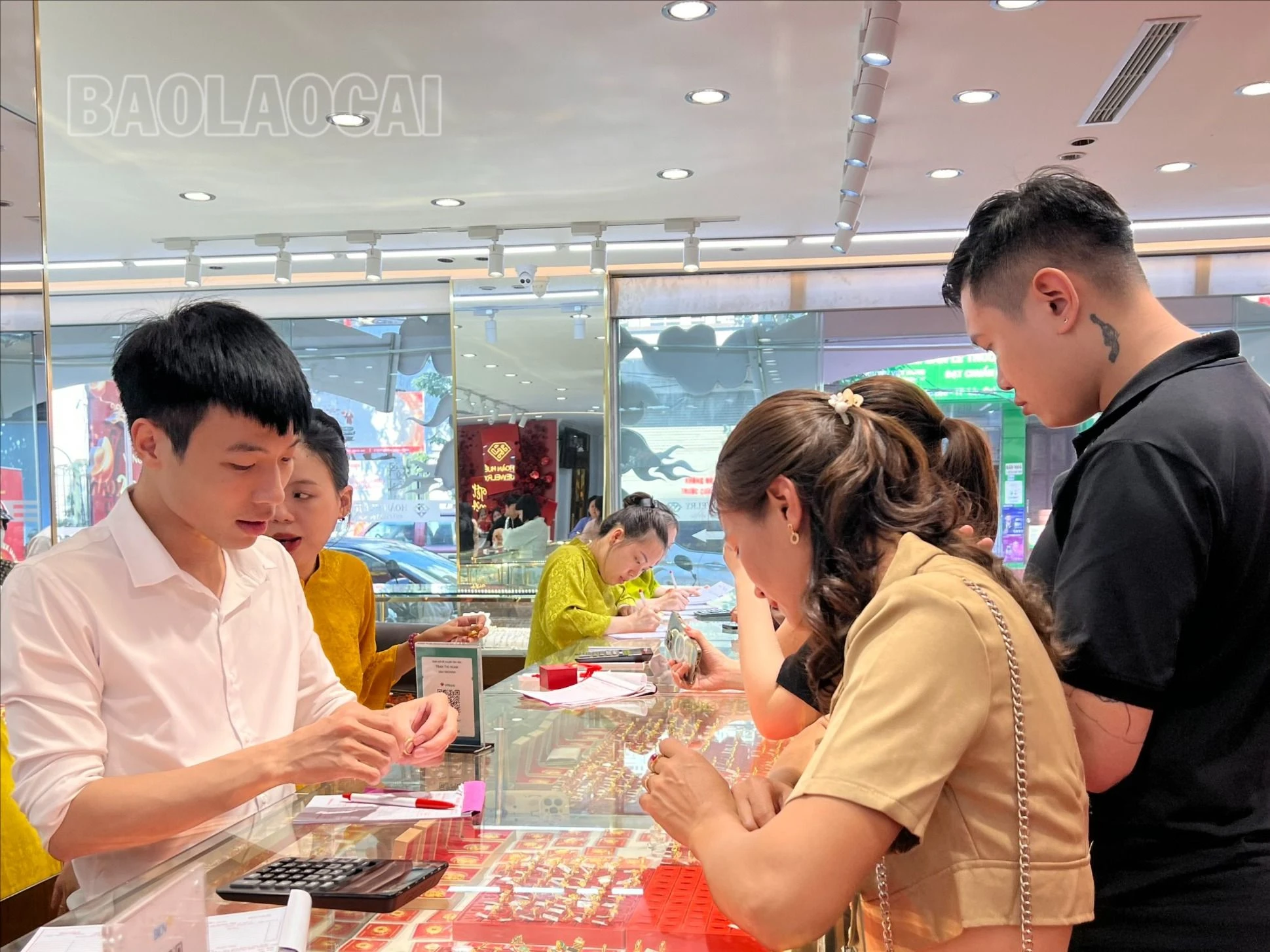 lượng khách mua vàng thường tăng vào ngày Thần tài.jpg