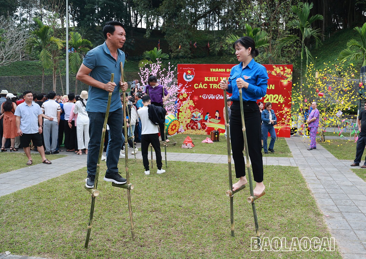 trò chơi đi cà kheo.jpg