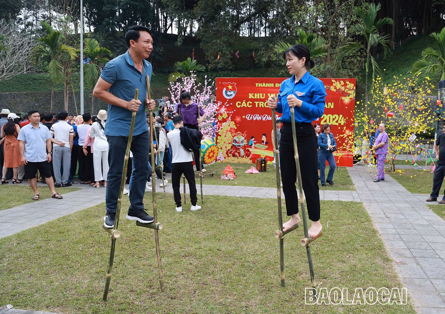 trò chơi đi cà kheo.jpg