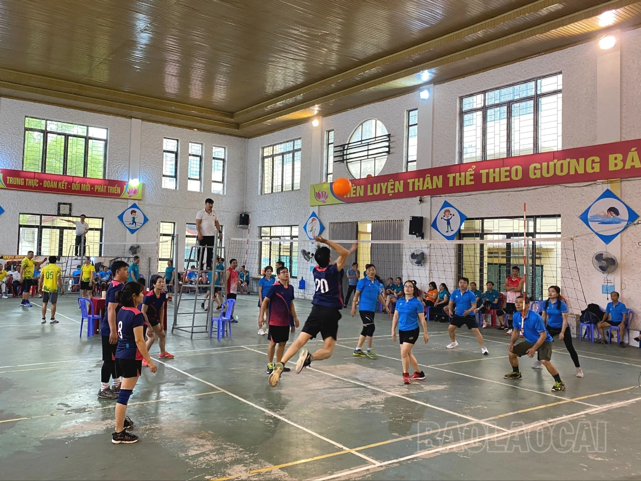 các vđv tham gia thi đấu.jpg