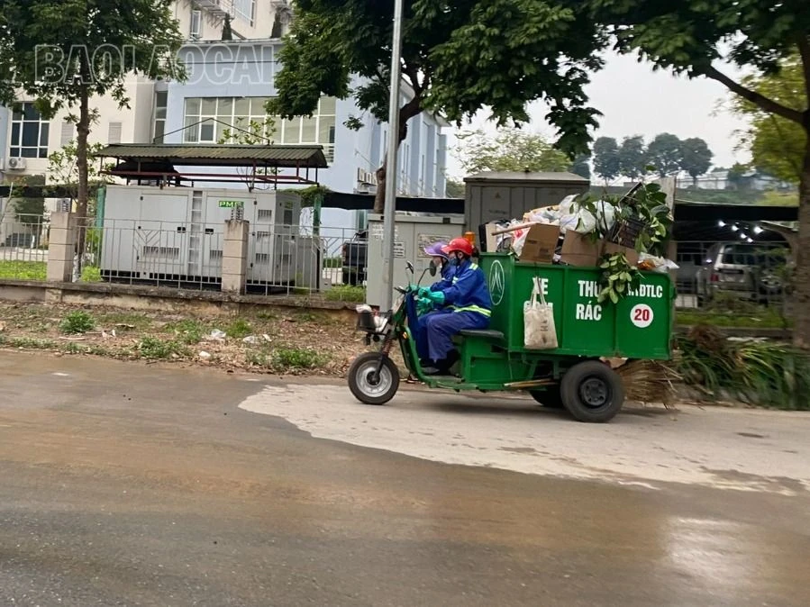 xe điện gom rác.jpg