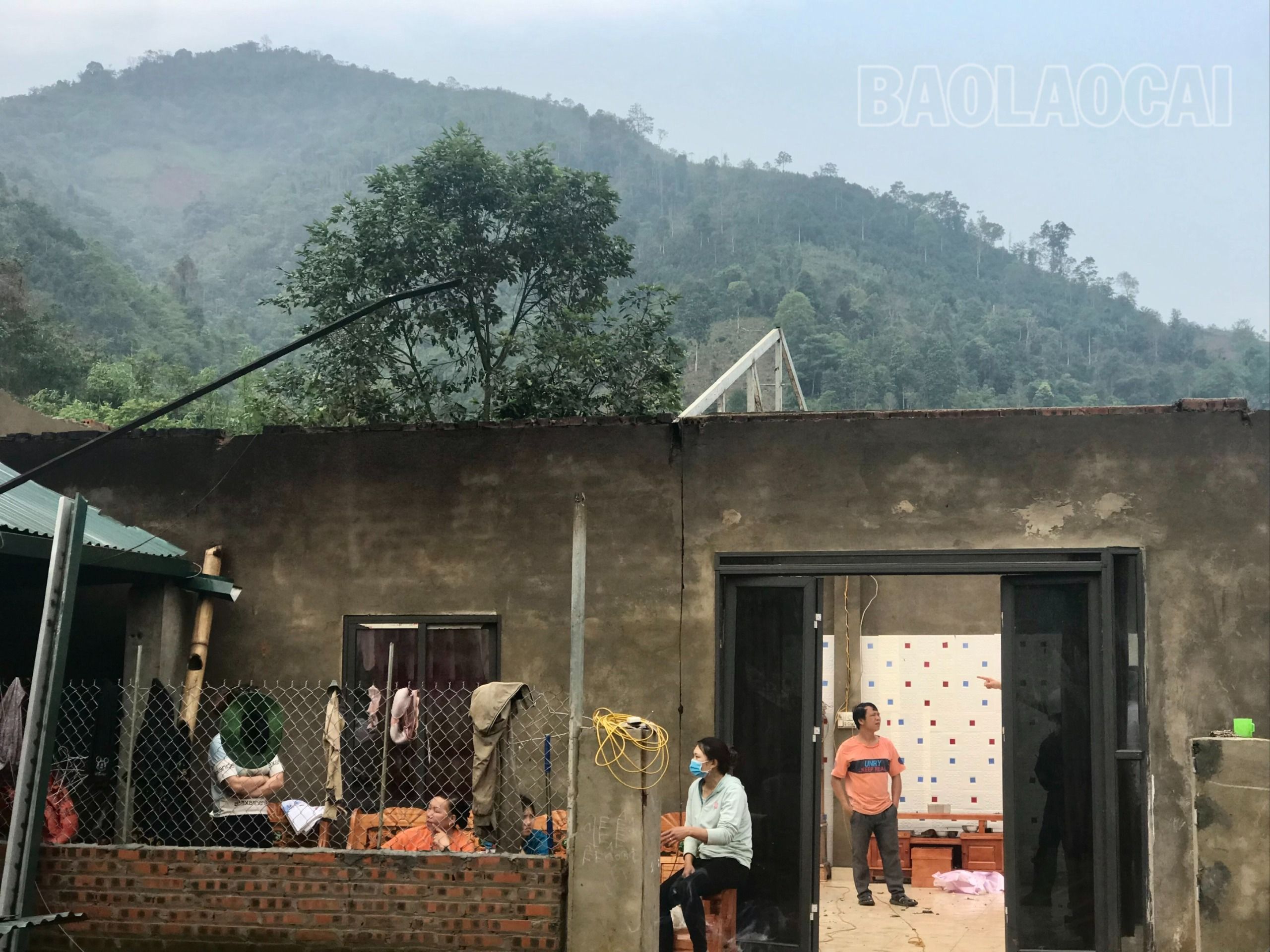Xã Làng Giàng có 7 nhà ở bị thiệt hại do mưa dông tối 24/4. Nhà ở Làng Giàng.jpg