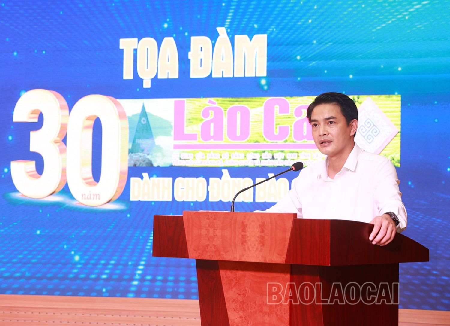 Tổng Biên tập Báo Lào Cai Nguyễn Thành Nam phát biểu tại tọa đàm. 0B0A3375.JPG