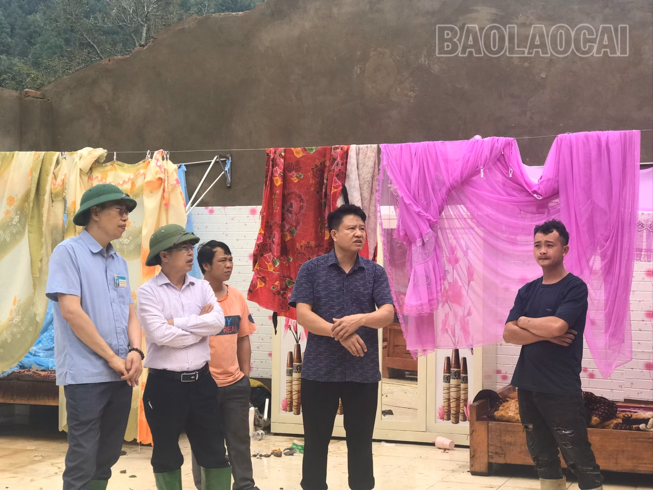 lãnh đạo huyện VB.jpg