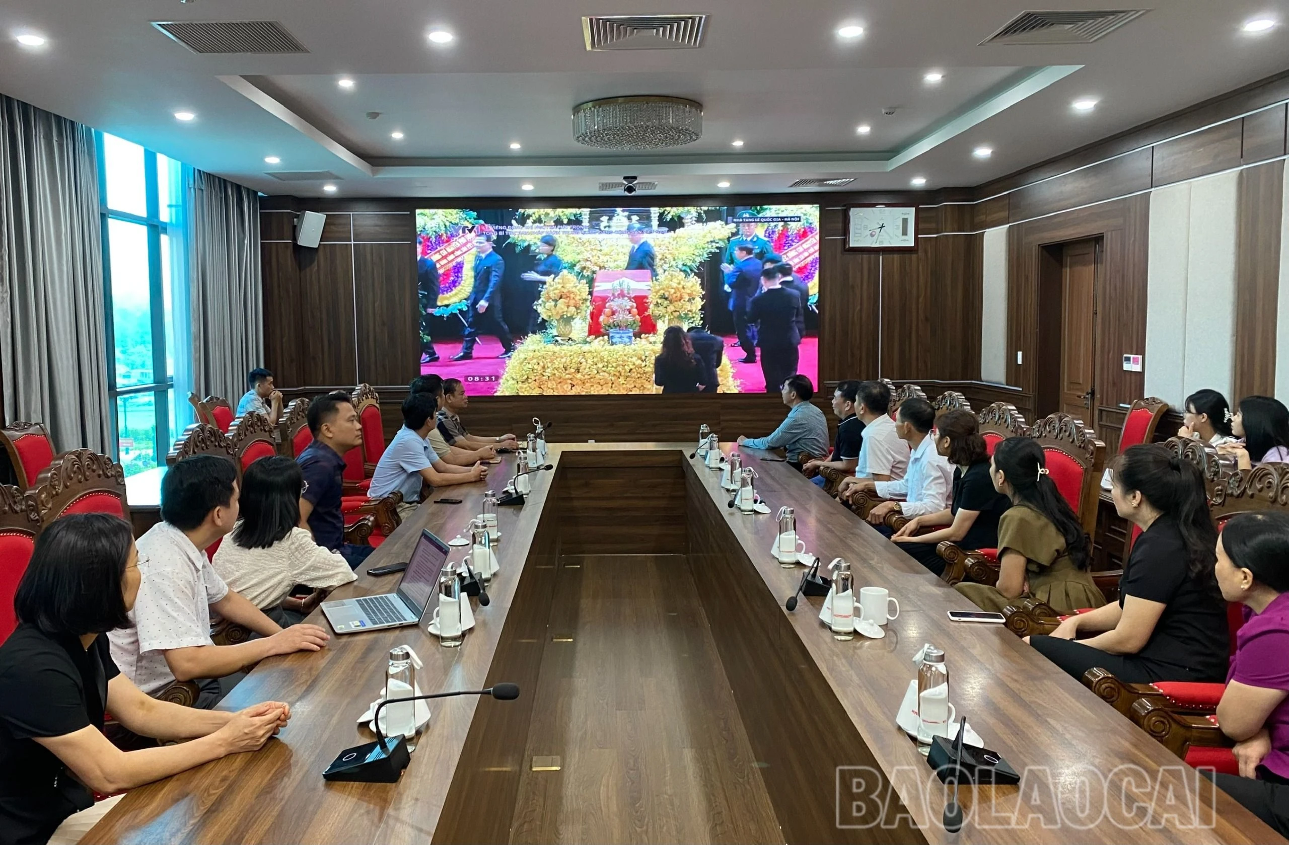 Cán bộ, đảng viên xem trực tiếp Lễ viếng Tổng Bí thư Nguyễn Phú Trọng trên sóng truyền hình.