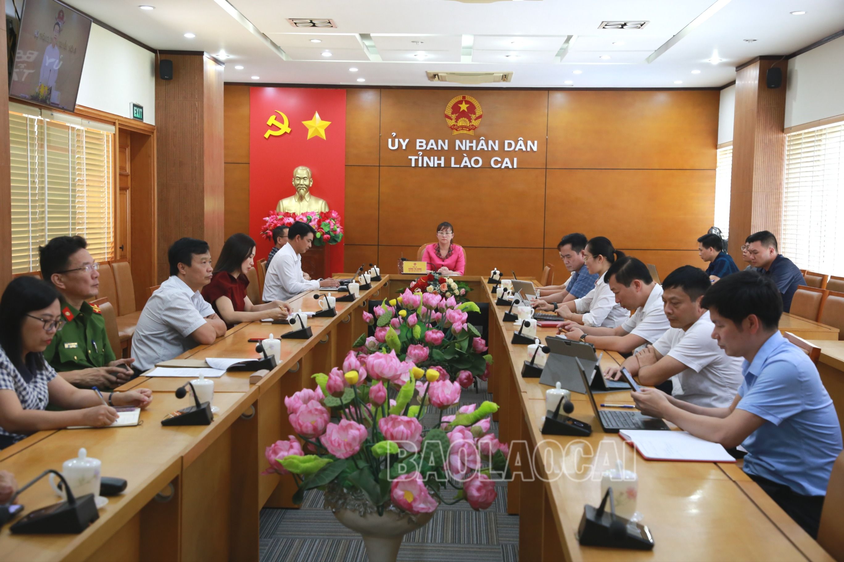 Các đại biểu tại điểm cầu Lào Cai tham dự hội nghị. cds.JPG
