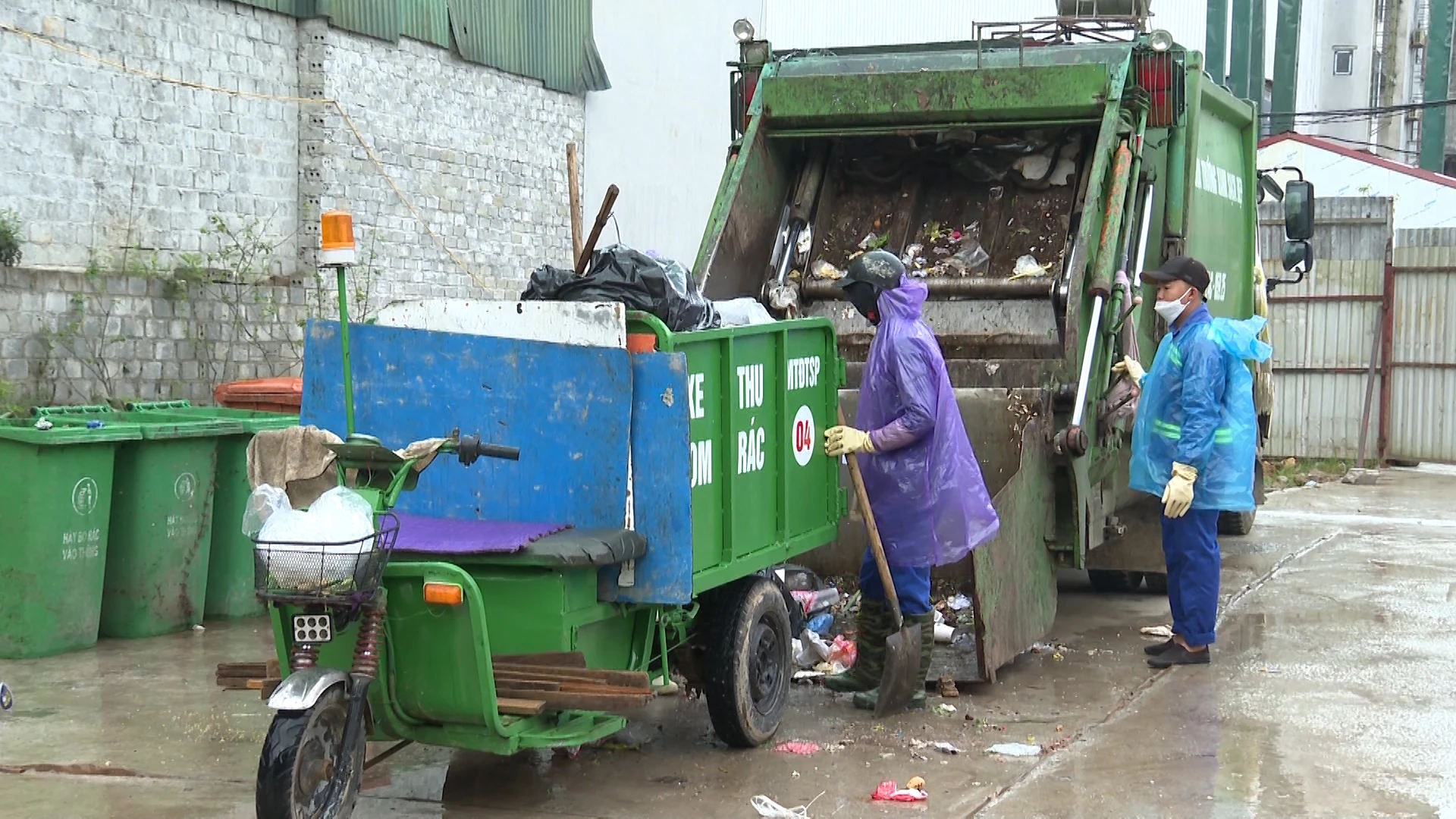 Rác thải sinh hoạt tại thị xã Sa Pa được tập kết, vận chuyển về khu vực xử lý.Thúy Phượng (2).jpg