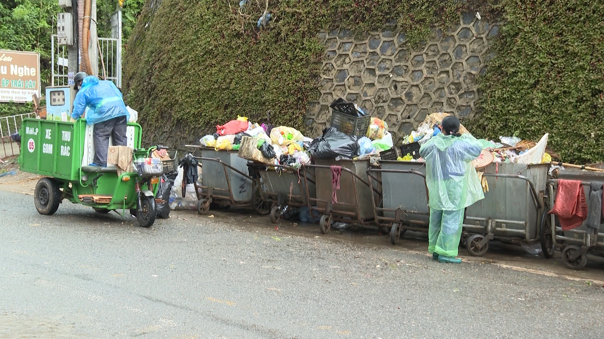 Rác thải sinh hoạt tại thị xã Sa Pa được tập kết, vận chuyển về khu vực xử lý.Thúy Phượng (4).jpg