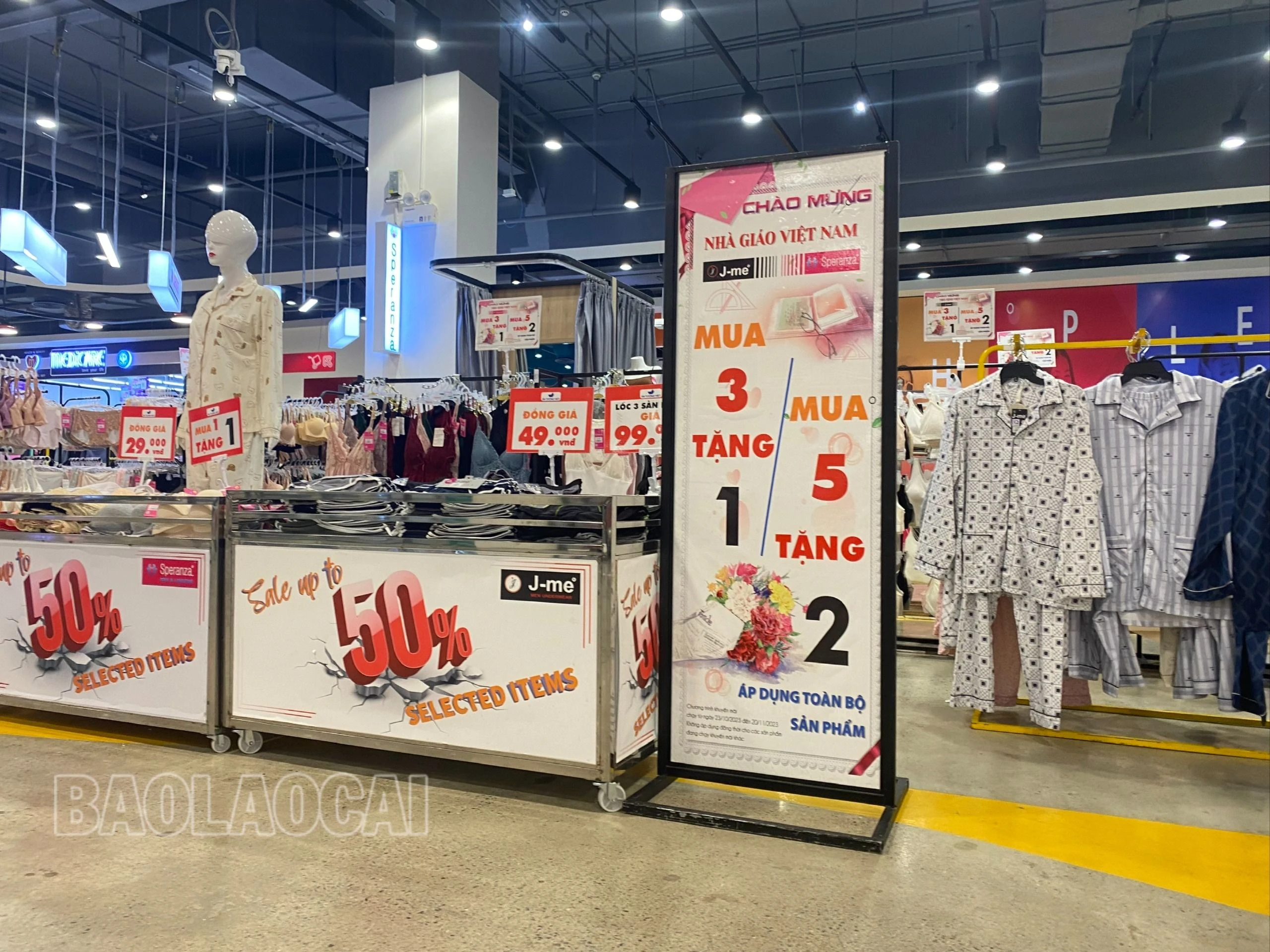 Giảm giá lên tới 50% dịp cuối năm.jpg