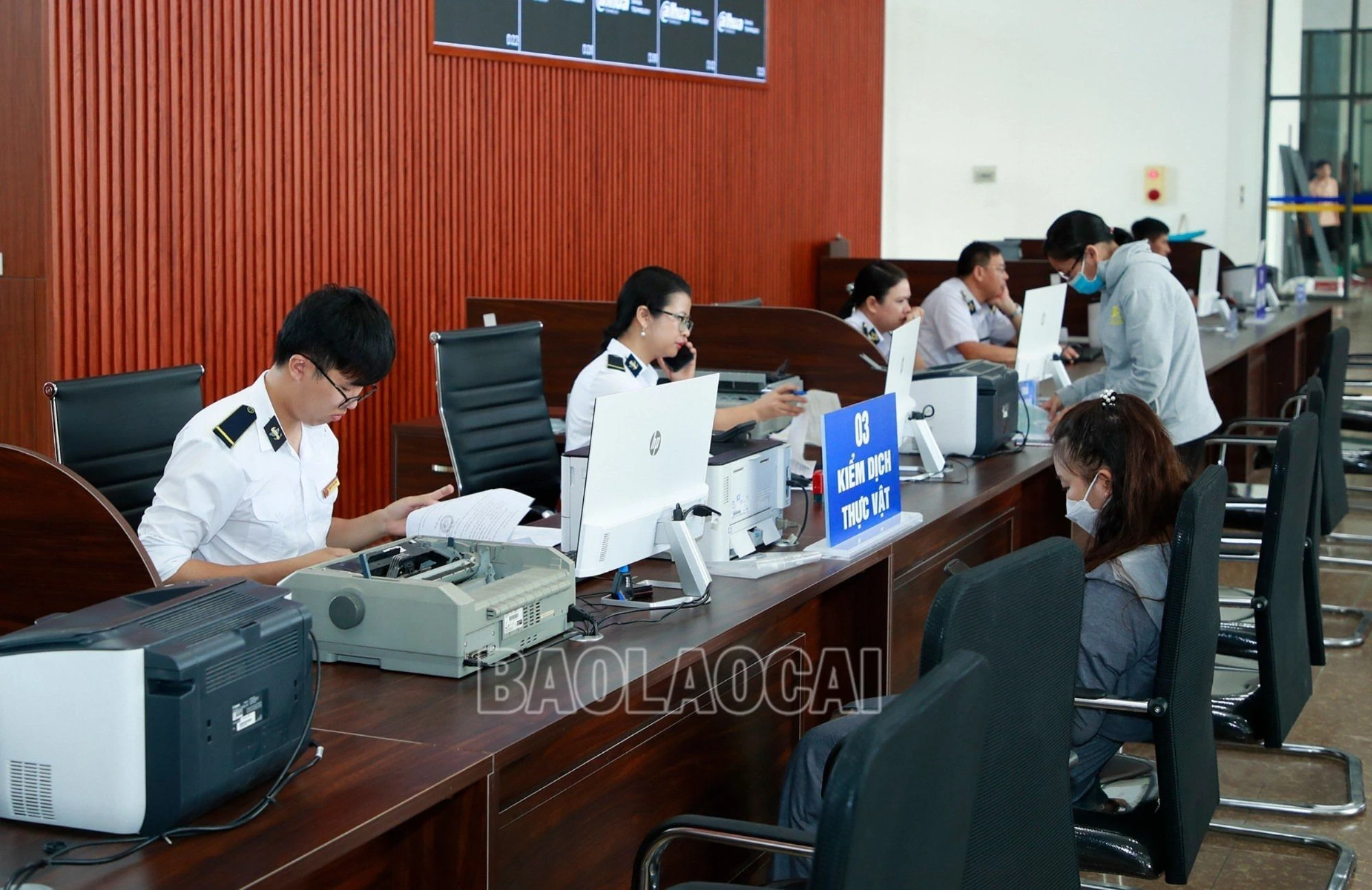 cửa khẩu (2).jpg