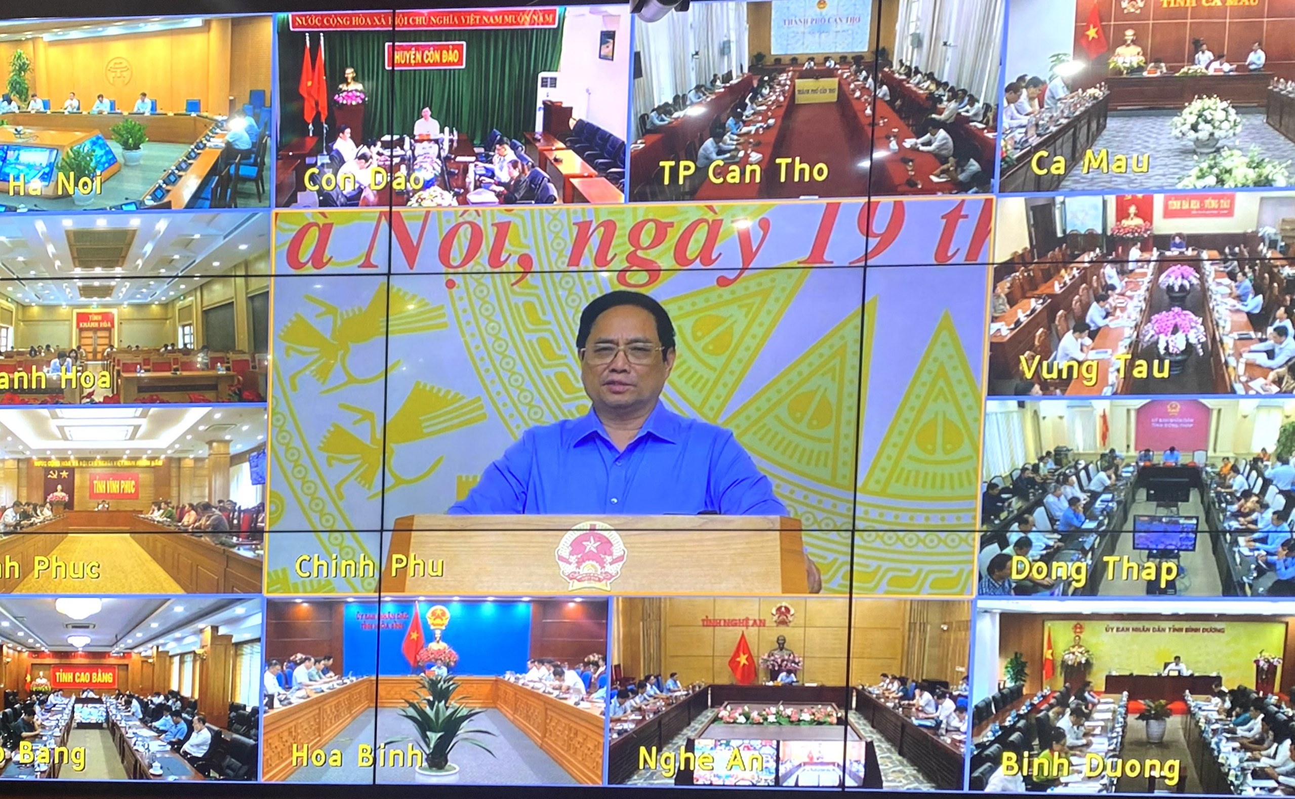 Hội nghị được tổ chức trực tuyến với các bộ, ngành, địa phương. HNCCHC2.jpg