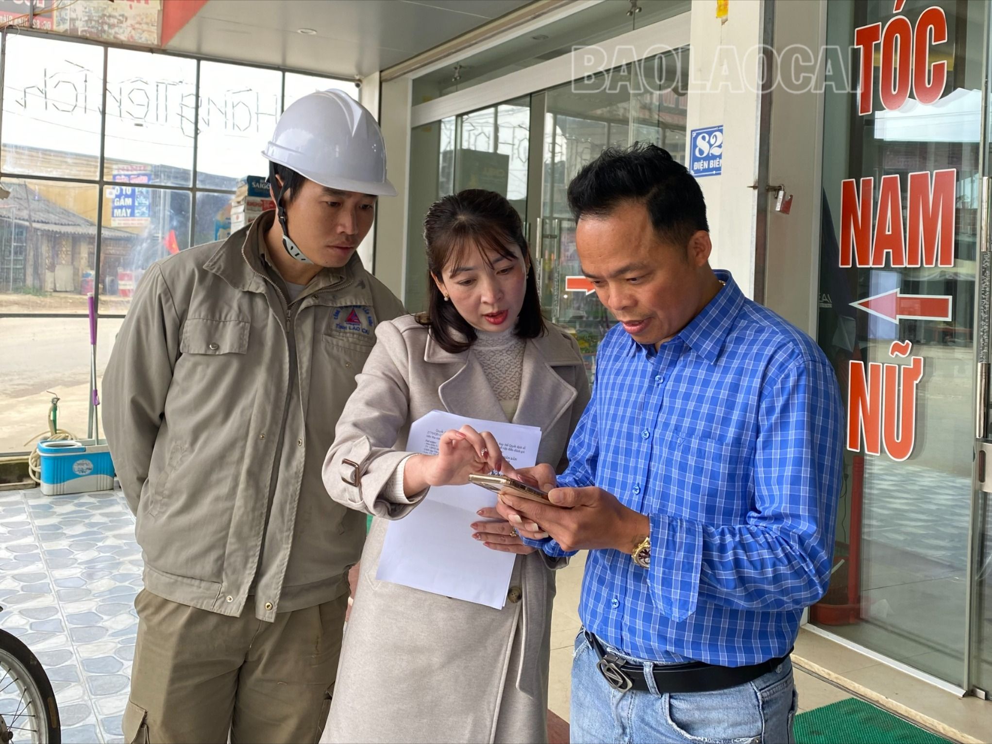 Đơn vị cấp nước tuyên truyền về thay đổi giá nước từ ngày 15/10 và khuyến khích người dân sử dụng nước tiết kiệm. Tuyên truyền về quyết định phê duyệt giá nước cho người dân thị xã Sa Pa.jpg