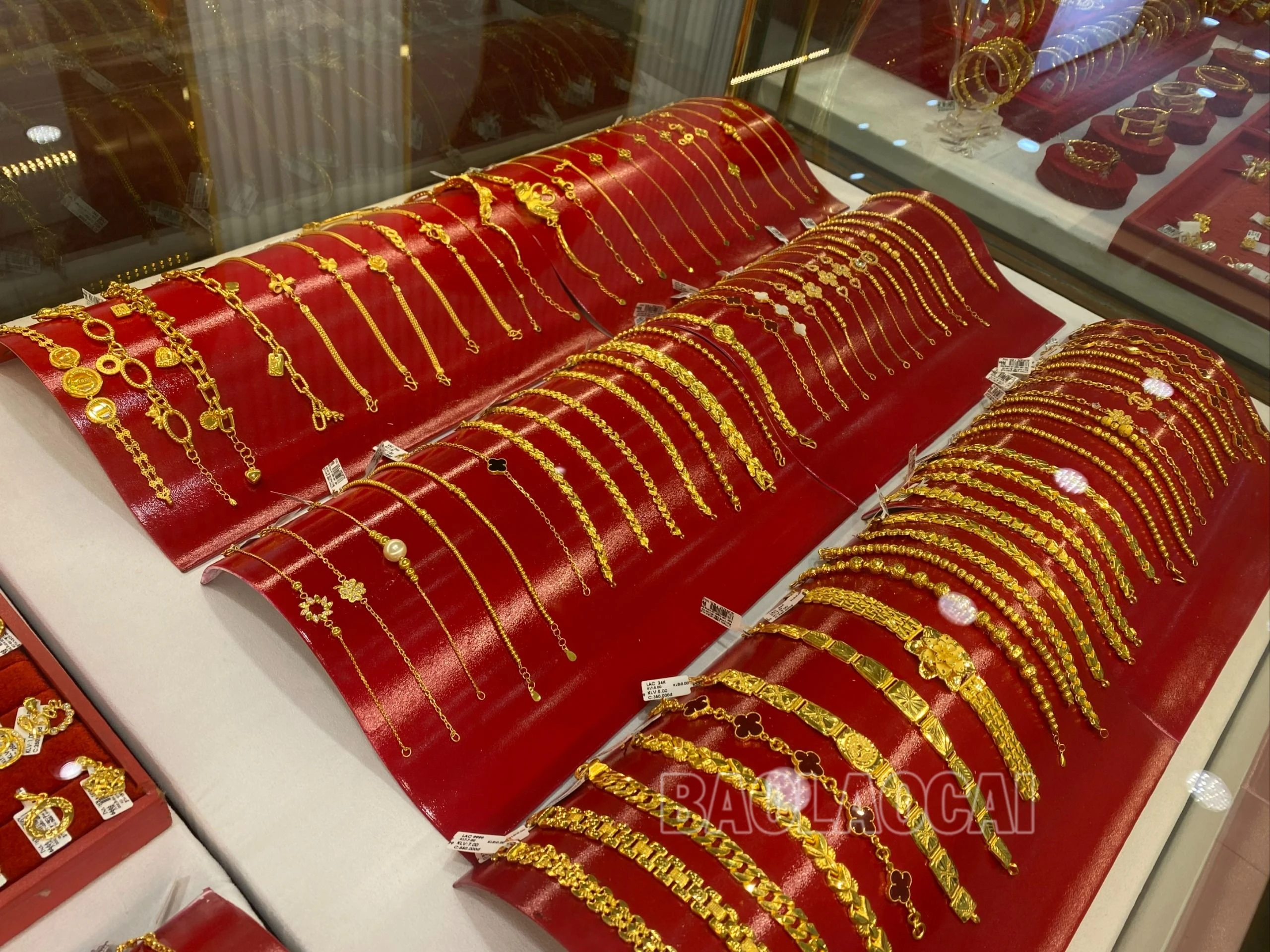 Giá vàng tăng cao.jpg