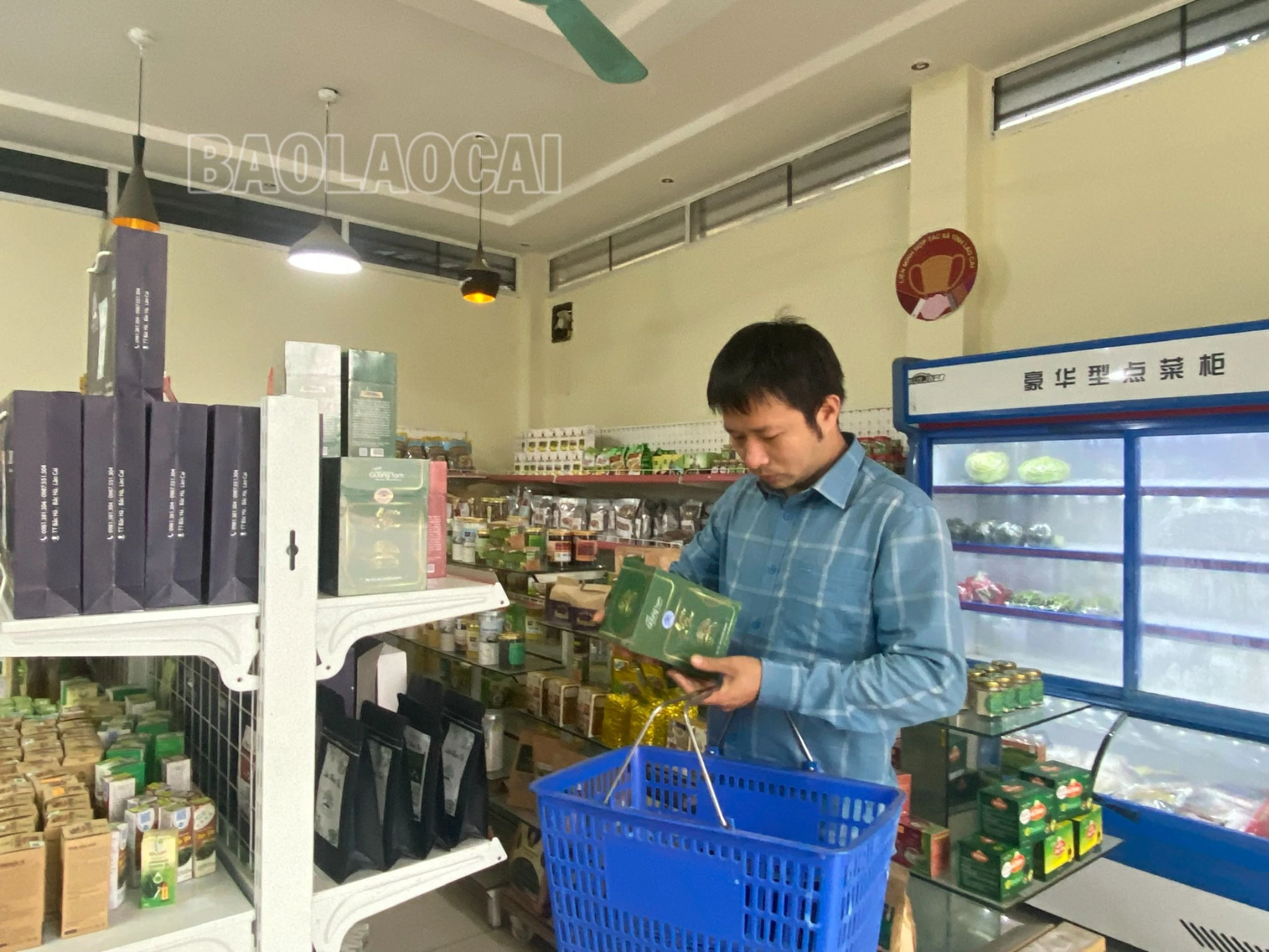 Hàng tiêu dùng giảm giá nhẹ sau khi giảm thuế VAT.jpg