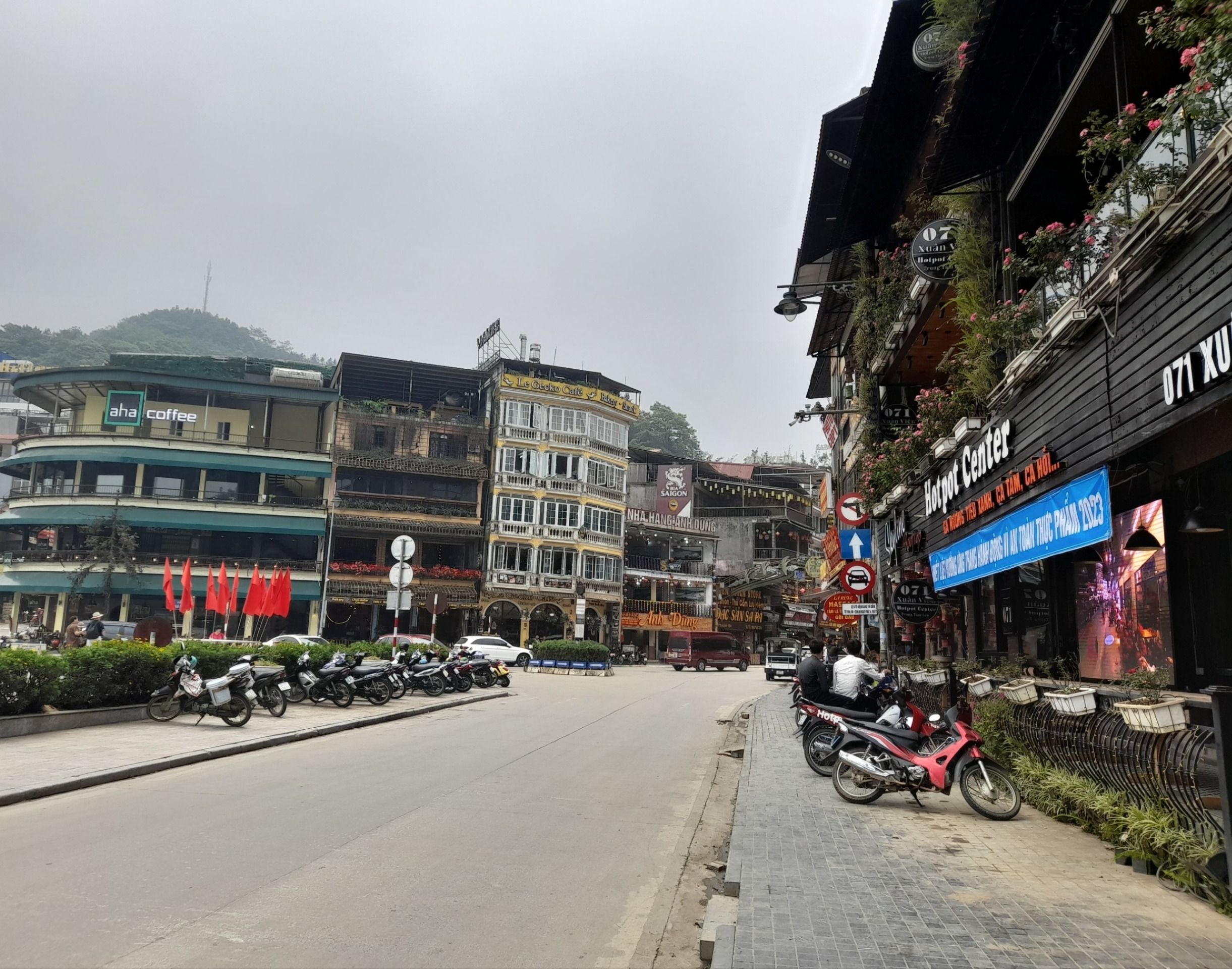 Những búi dây chằng chịt như mạng nhện trên bầu trời dần được xóa bỏ. 11.jpg