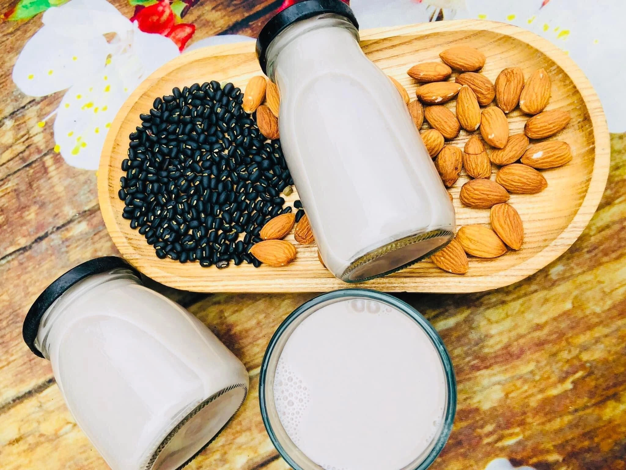 Các loại hạt kết hợp tạo nên loại sữa thuần chay giàu dinh dưỡng..jpg