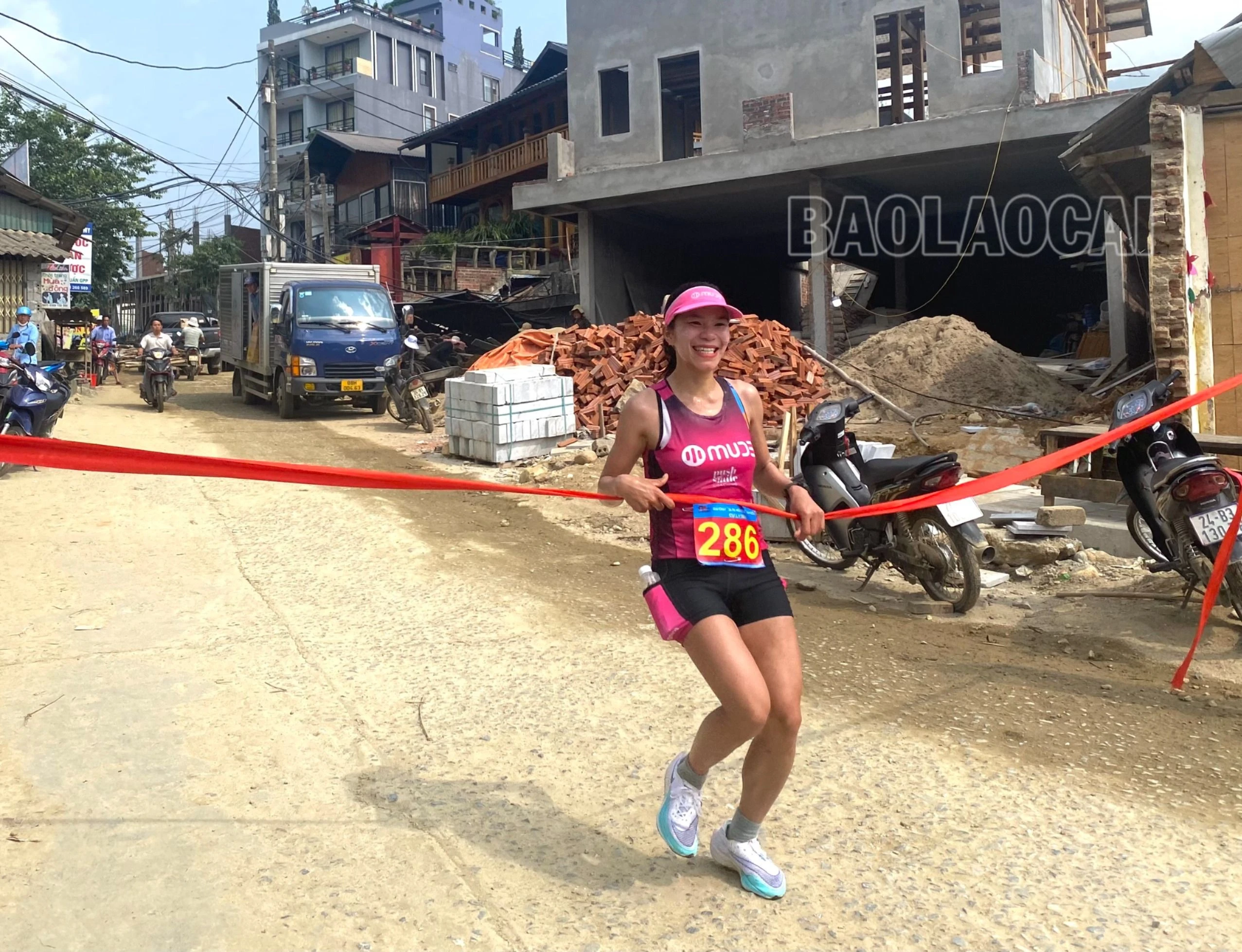 về đích nữ.jpg