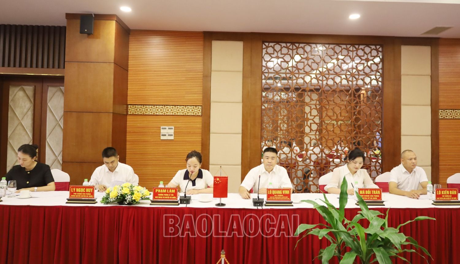 Đại biểu huyện Hà Khẩu - Trung Quốc tại buổi hội đàm. tq.jpg
