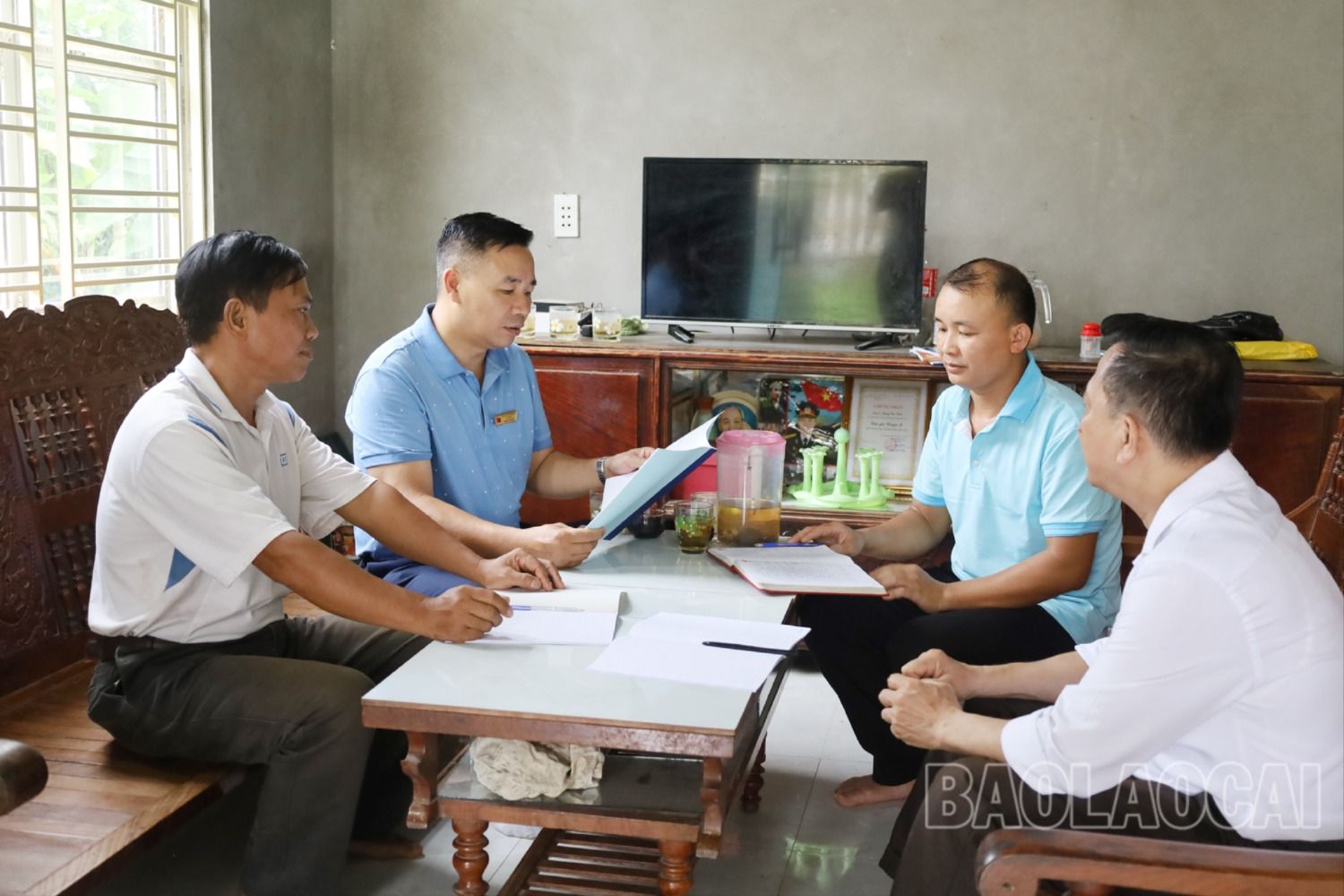 Ban Tuyên vận thị trấn Phố Ràng họp với các tổ tuyên vận triển khai công tác tuyên truyền người dân chỉnh trang đô thị. 9.JPG