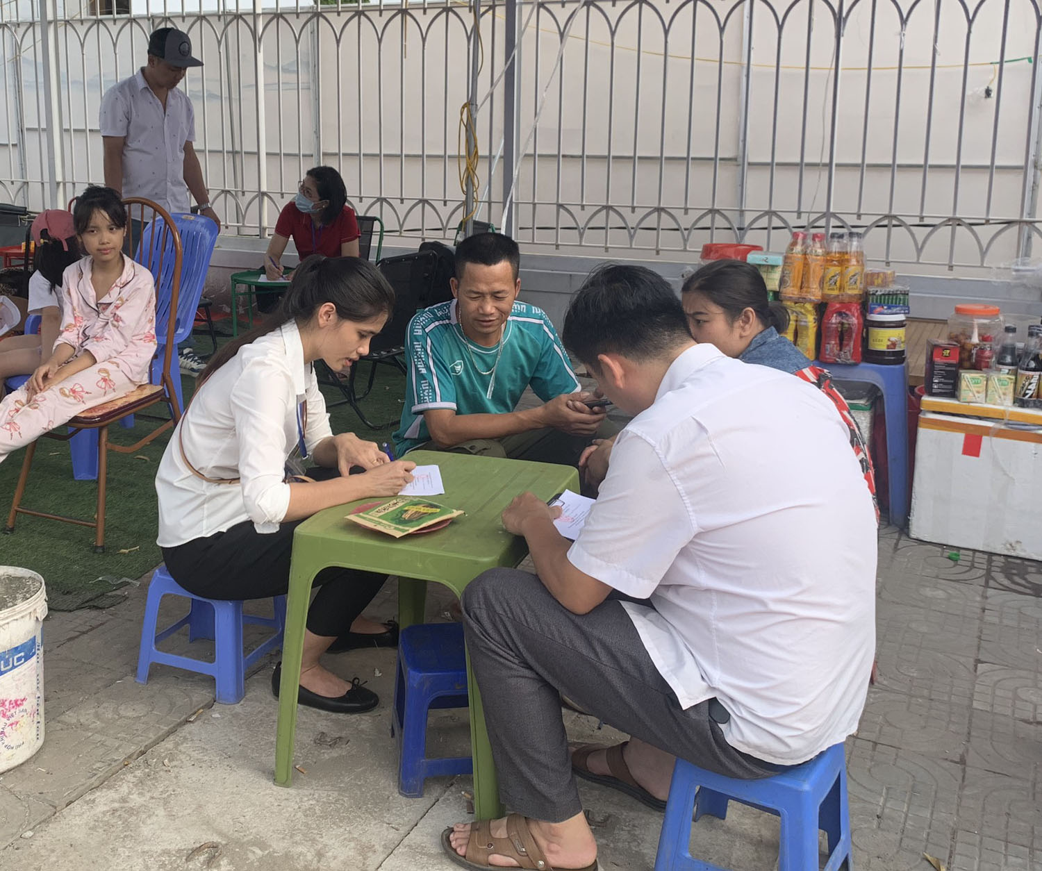 Các quán nước ký cam kết bảo đảm an toàn thực phẩm. a5.jpg