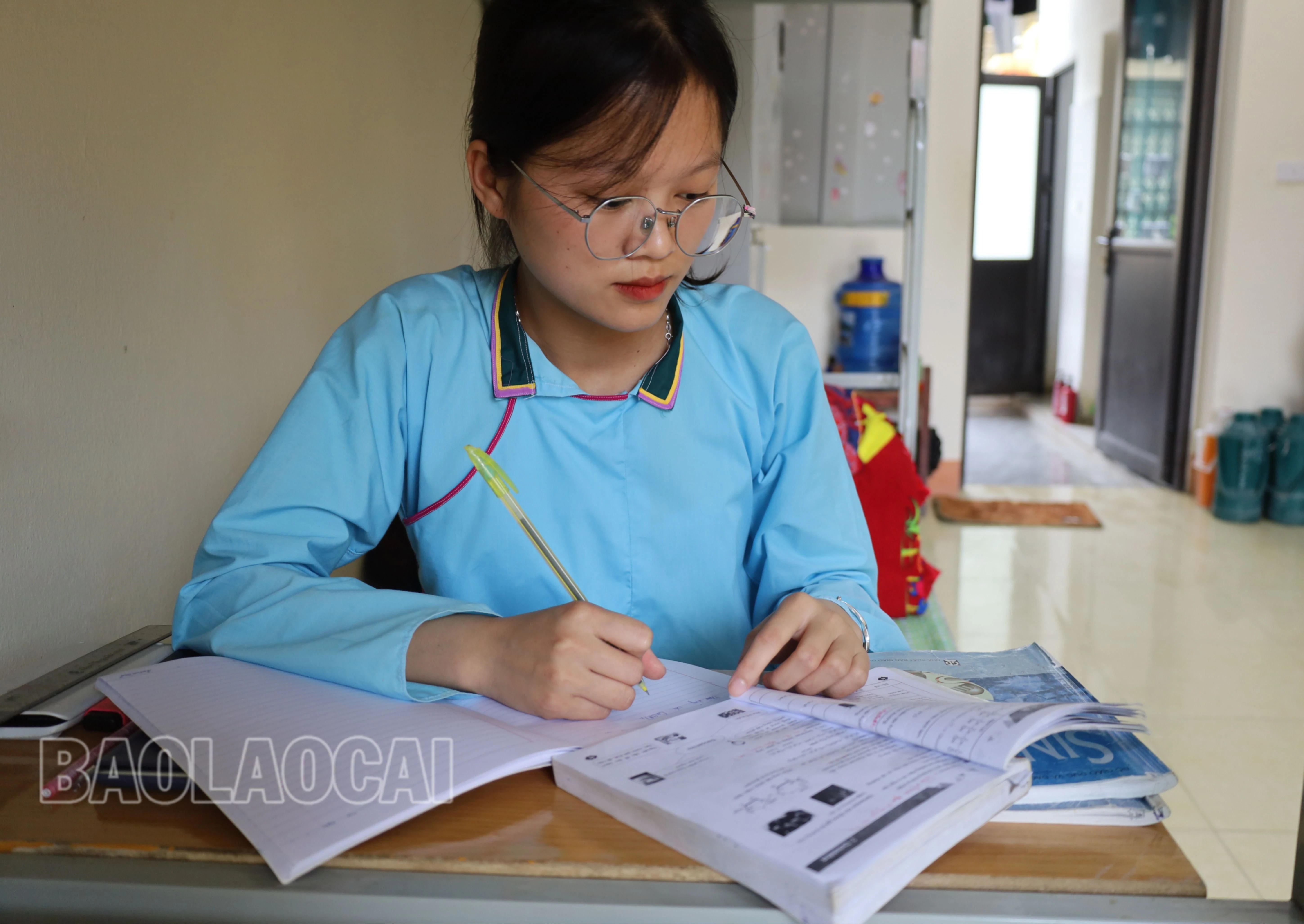 Tráng Thị Lươn luôn dành thời gian tự học để nâng cao kiến thức.