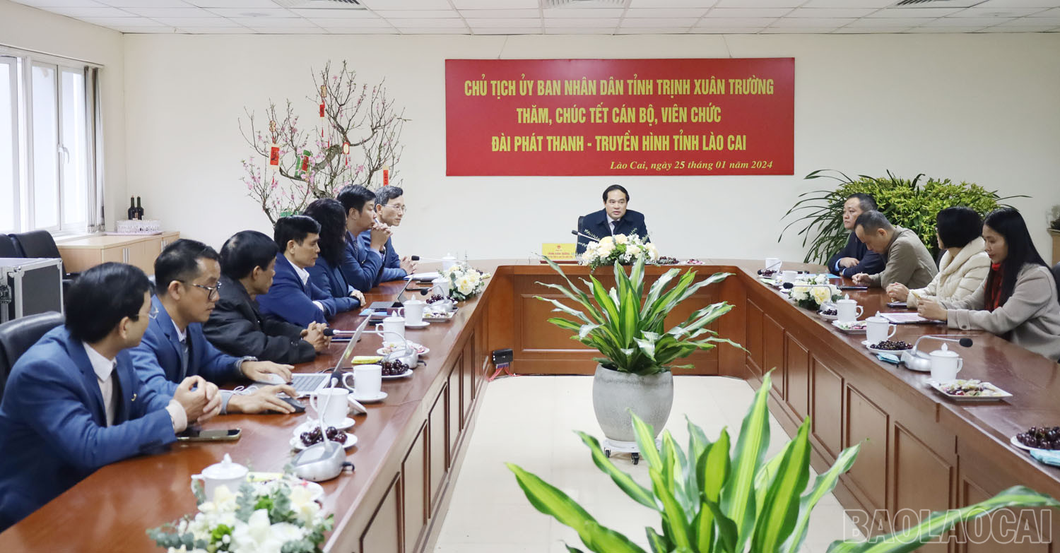 Quang cảnh buổi làm việc. baolaocai_1.jpg