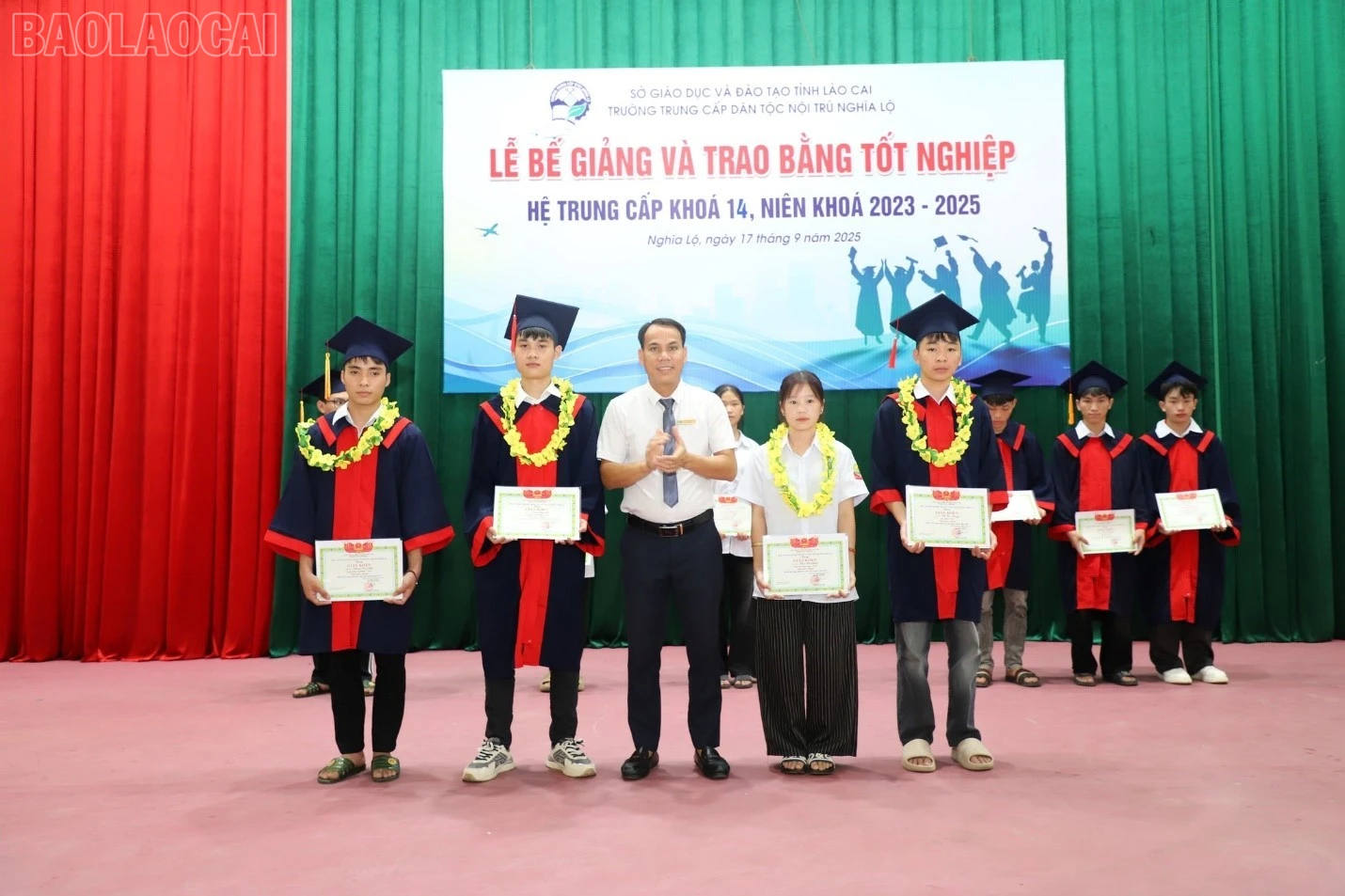 baolaocai-tl_tot-nghiep.jpg