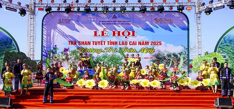le-hoi.jpg