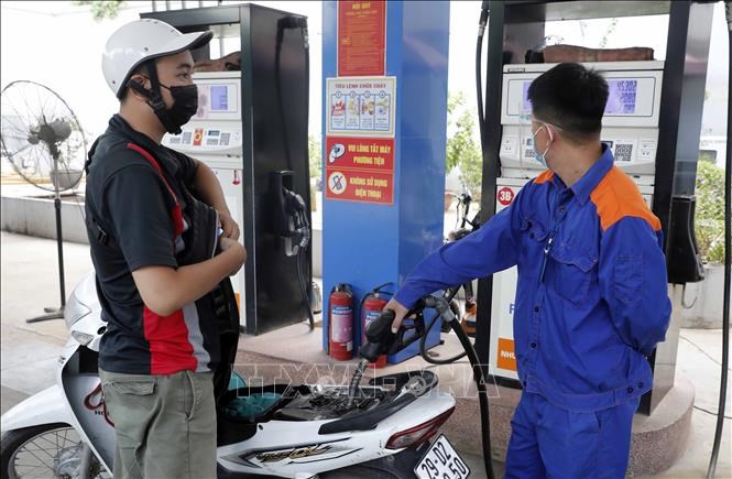 Xăng, dầu tiếp tục chờ giảm thuế ảnh 1 Xăng, dầu tiếp tục chờ giảm thuế