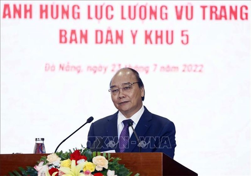 Chủ tịch nước Nguyễn Xuân Phúc trao danh hiệu Anh hùng Lực lượng vũ trang nhân dân tặng Ban Dân y Khu 5