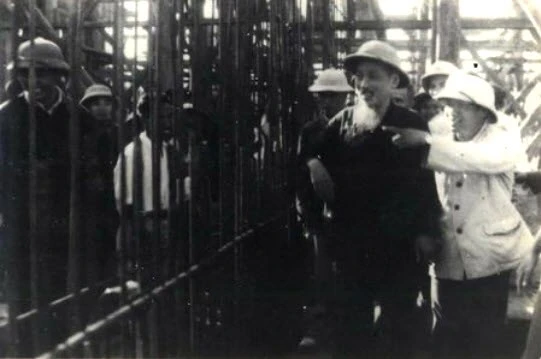 Ngày này năm xưa: 20-9-1958: Bác Hồ đến thăm công trình thủy lợi lớn nhất miền Bắc