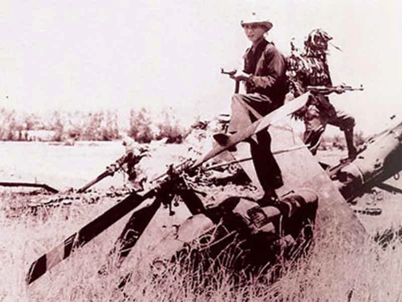 Máy bay Mỹ bị bắn rơi ở Bình Giã. Ảnh tư liệu. Ngày 2-12-1975: Ngày thành lập Nước Cộng hòa Dân chủ nhân dân Lào