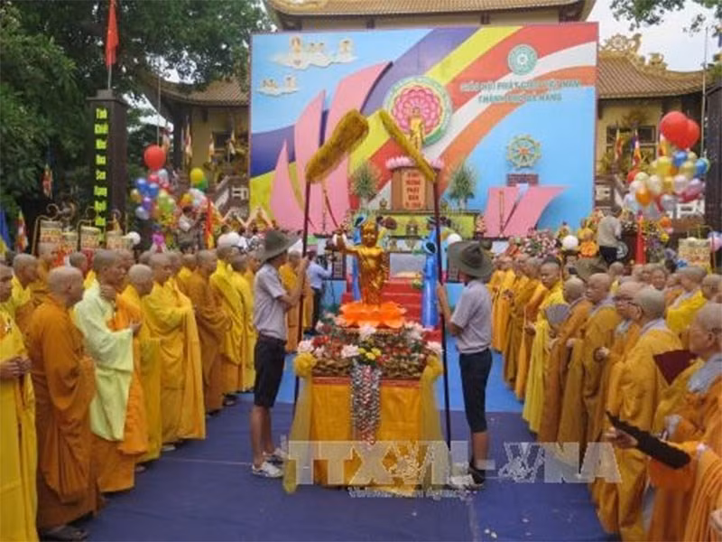 Trăm sự phi lý phía sau “bộ cánh tự do tôn giáo”