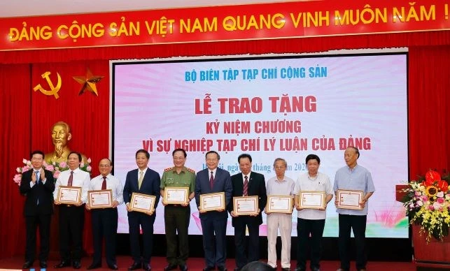 Ngày 5-1-1952: Bác căn dặn: Văn hóa nghệ thuật cũng là một mặt trận. Anh chị em là chiến sĩ trên mặt trận ấy