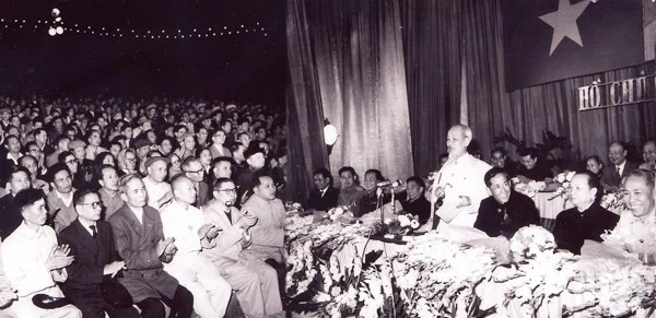 Ngày 5-1-1952: Bác căn dặn: Văn hóa nghệ thuật cũng là một mặt trận. Anh chị em là chiến sĩ trên mặt trận ấy