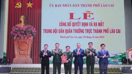 Thành phố Lào Cai ra mắt Trung đội dân quân thường trực và gặp mặt kỷ niệm 80 năm ngày thành lập Quân đội nhân dân Việt Nam