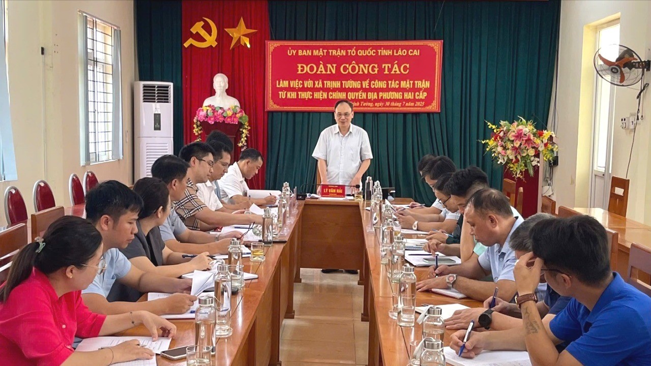 Đoàn công tác của Ủy ban MTTQ tỉnh làm việc với xã Trịnh Tường về công tác mặt trận. z6926060108268-dd3c0975d5aedb2827b6aea49406e501-9338.jpg