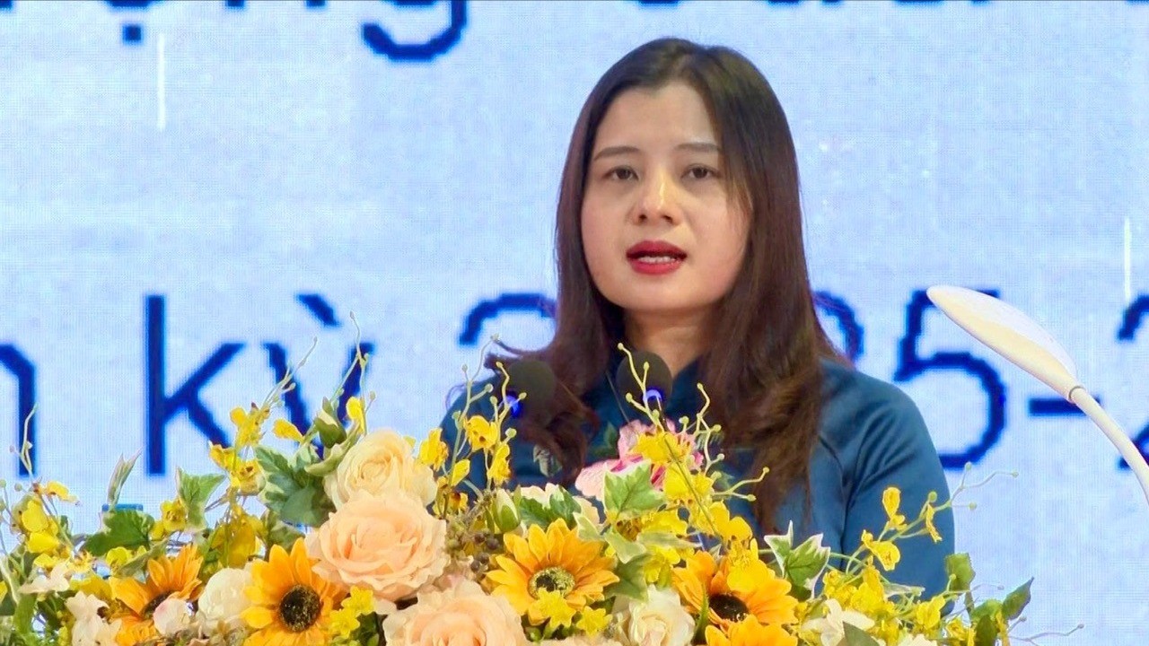 Các đại biểu phát biểu tại hội thảo. z6942523895178-898404db6c29bd7218421a4eb43b3ba3-6096.jpg