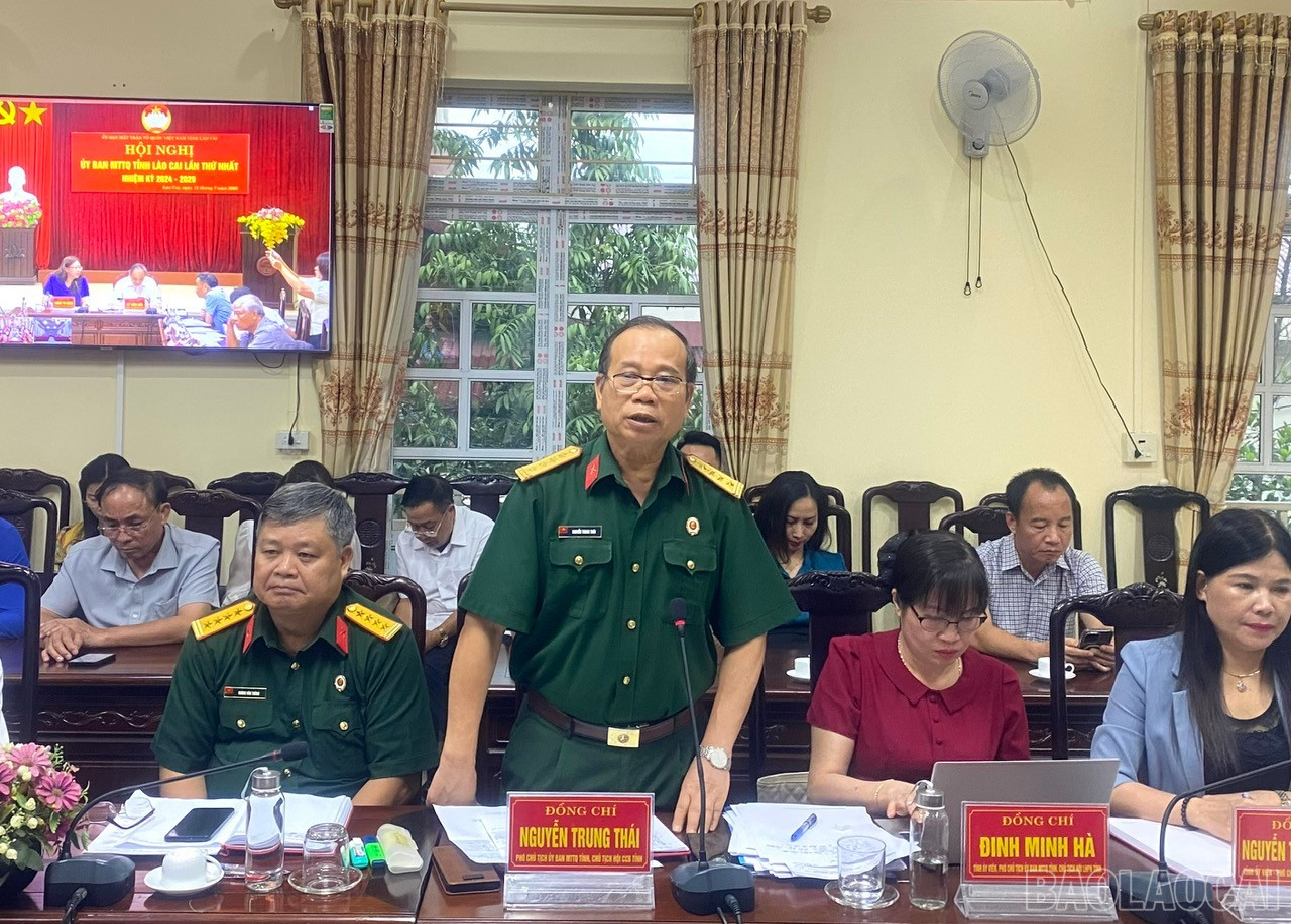 Đồng chí Nguyễn Trung Thái, Phó Chủ tịch Ủy ban MTTQ Việt Nam tỉnh đồng thời là Chủ tịch Hội Cựu chiến binh tỉnh phát biểu tại Hội nghị. baolaocai-br_z6794232607558-39c37e6f1ca144eb02e63ec67e120f45.jpg