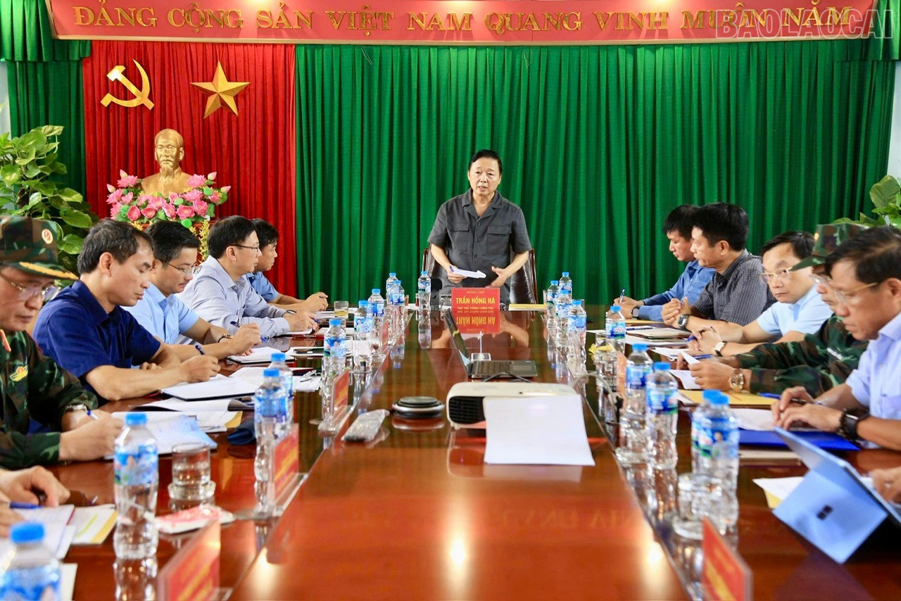 Phó Thủ tướng Chính phủ Trần Hồng Hà phát biểu chỉ đạo tại buổi làm việc. baolaocai-tr_z7084181477232-85d34094f061f46acc2567f0022d39d7.jpg