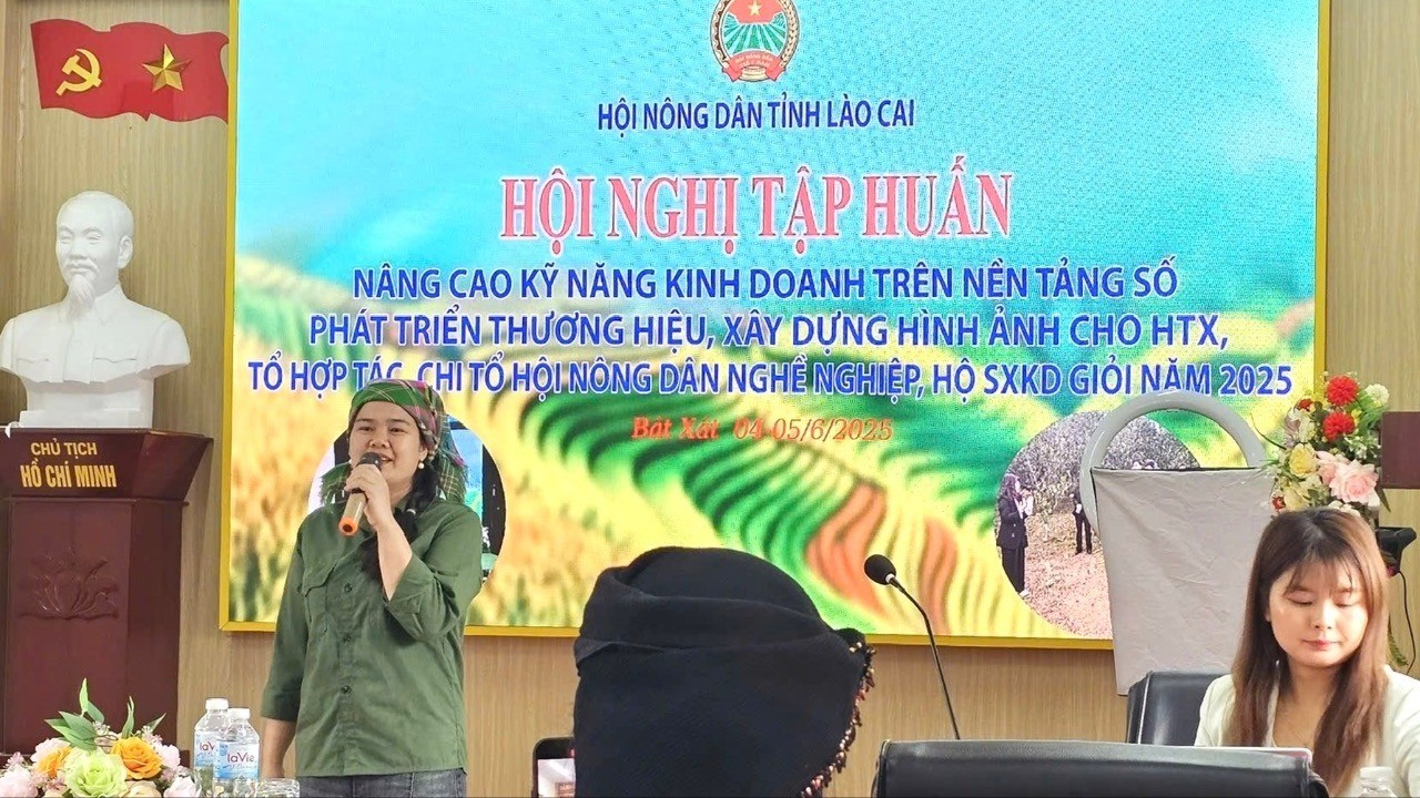 Phạm Thị Phương Mai giúp nhiều nông dân trở thành "nông dân số". z7160286279586-7d02c5517ff335d90c8ff0924f1715ad-4396.jpg