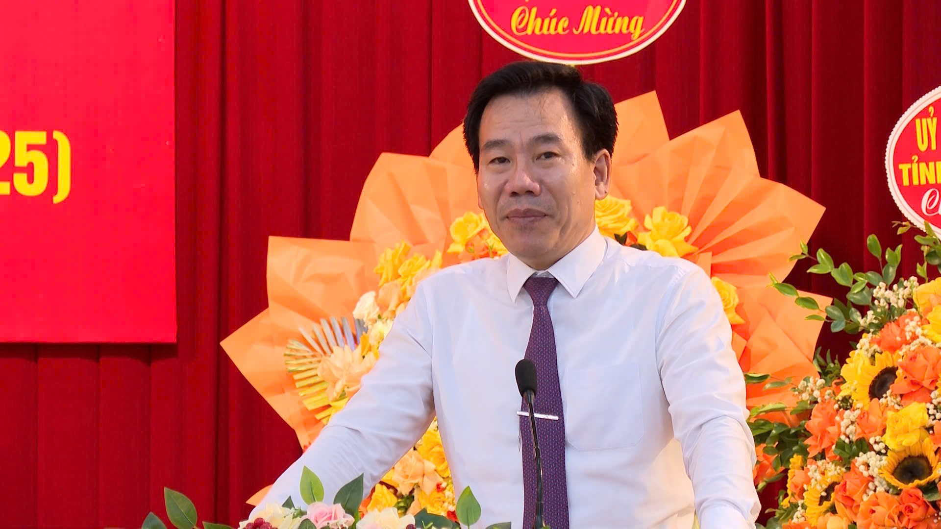 Đồng chí Dương Đức Huy, Ủy viên Ban Thường vụ Tỉnh ủy, Trưởng Ban Tuyên giáo và Dân vận Tỉnh ủy tiếp thu ý kiến chỉ đạo của đồng chí Bí thư Tỉnh ủy. z6860349315009-fe9bb0be4f7b37fb2b896dcb8be14114.jpg