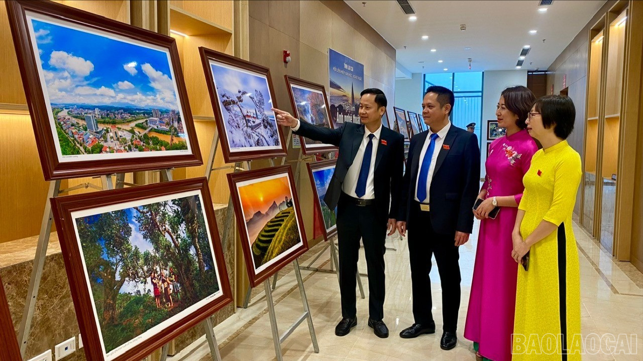 Nhiều bức ảnh đẹp đã để lại dấu ấn khó quên trong lòng đại biểu. baolaocai-br_z7060009851574-71e46055191a3daf6b8494cf67daa4dc-5868.jpg