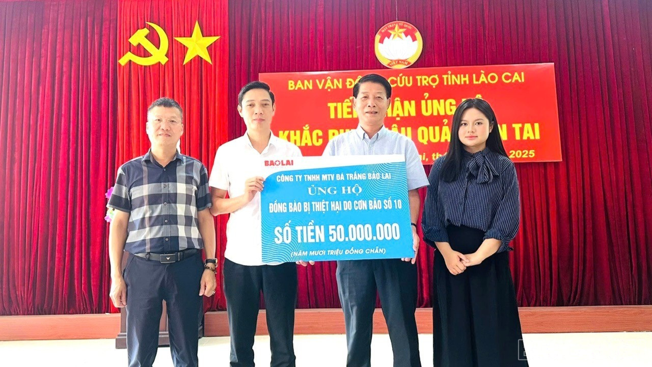 Công ty TNHH Một thành viên Đá trắng Bảo Lai ủng hộ 50 triệu đồng giúp Nhân dân các địa phương trong tỉnh bị thiệt hại nặng do bão số 10 (bão Bualoi) gây ra. baolaocai-br_z7097014255241-1fd6d411283ec45e6e4a2ba649597f69-3999.jpg