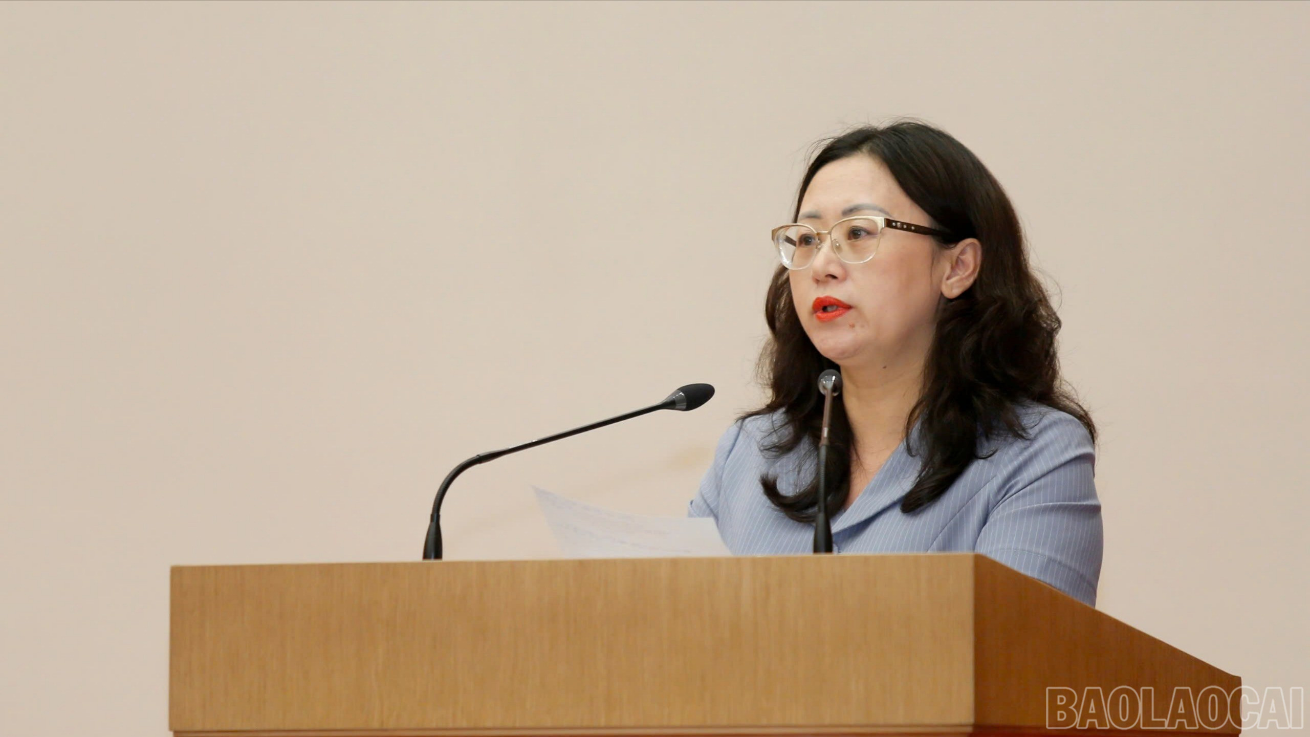 Đồng chí Giàng Thị Dung - Phó Bí thư Tỉnh ủy, Chủ tịch Ủy ban Mặt trận Tổ quốc Việt Nam tỉnh phát biểu tại buổi họp báo. baolaocai-br_z7056300867249-138da3b925ed3834190455c03e2cb3c7-8882.jpg