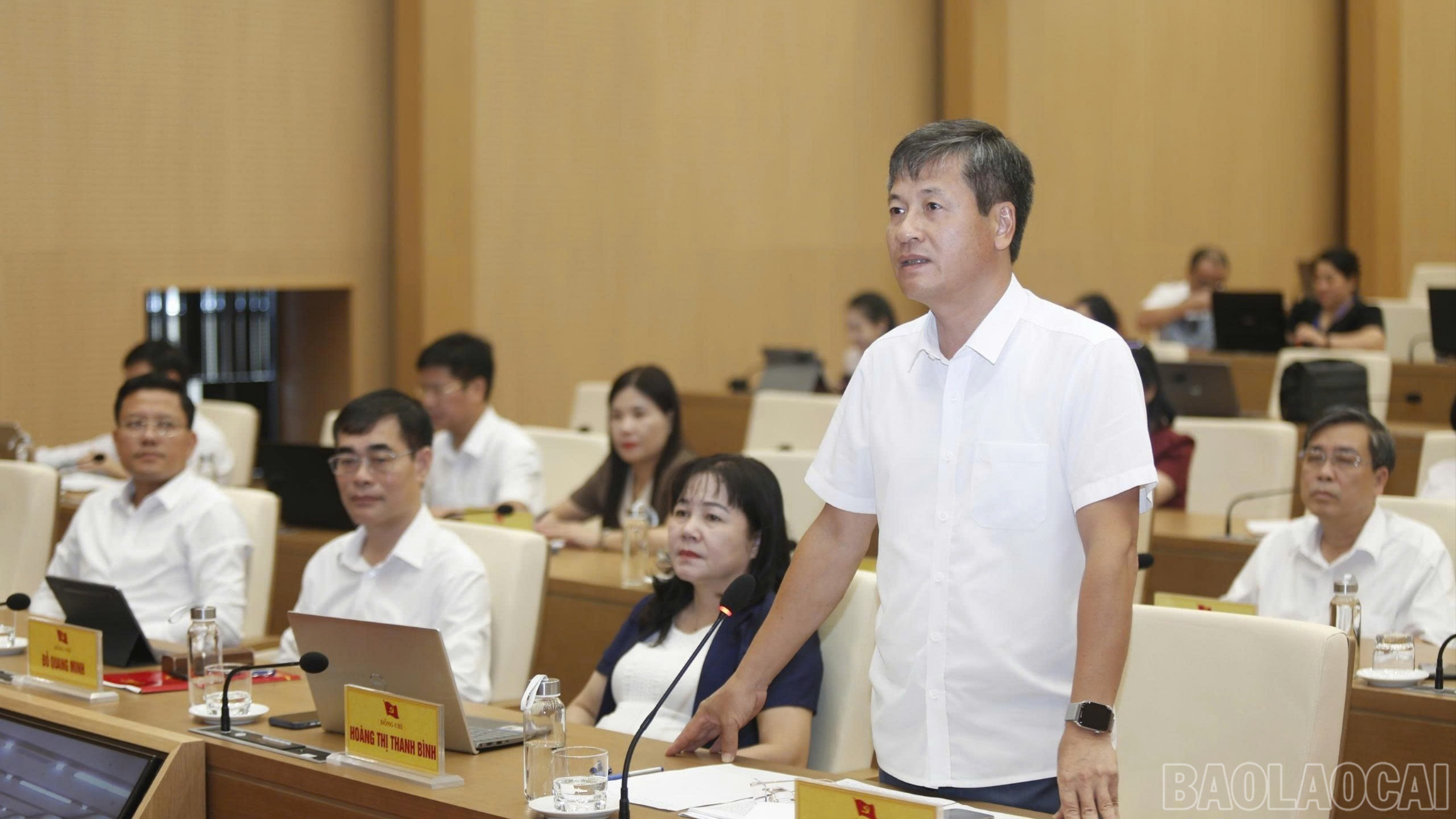 Đồng chí Ngô Hạnh Phúc - Ủy viên Ban Thường vụ, Phó Chủ tịch UBND tỉnh trả lời các câu hỏi của các cơ quan báo chí. baolaocai-br_z7056267735881-0c0abacc53f518349c50666428e63511-4332.jpg